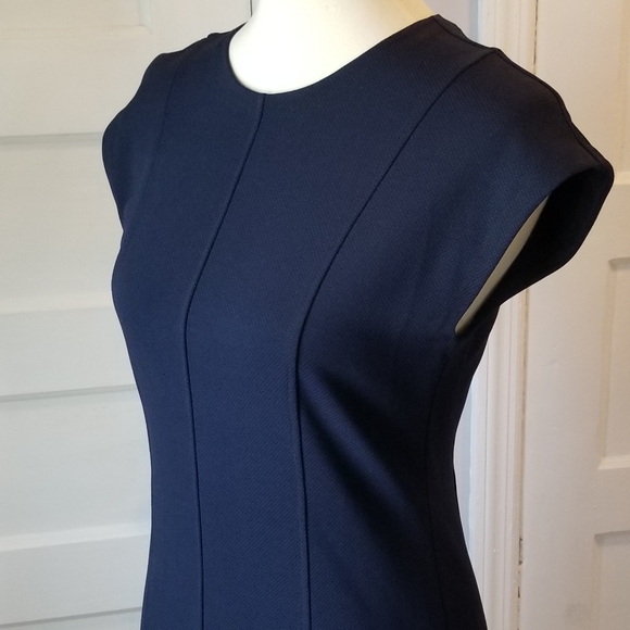 Theory Onine Navy Oxford Knit Sheath Dress, Size 6 - Picture 4 of 12